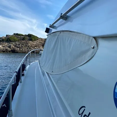 Bateau-hôtel Mythos Presso Ristorante Il Gambero Rosso