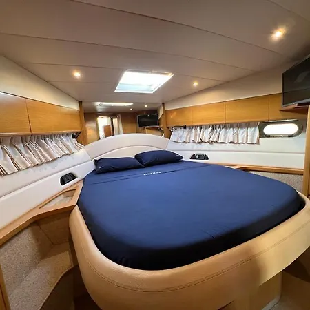 Bateau-hôtel Mythos Presso Ristorante Il Gambero Rosso